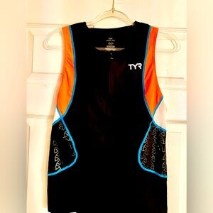 TYR Cycling Unisex Jersey. Short sleeves Sz Large. One rear pocket. Sleeveless.